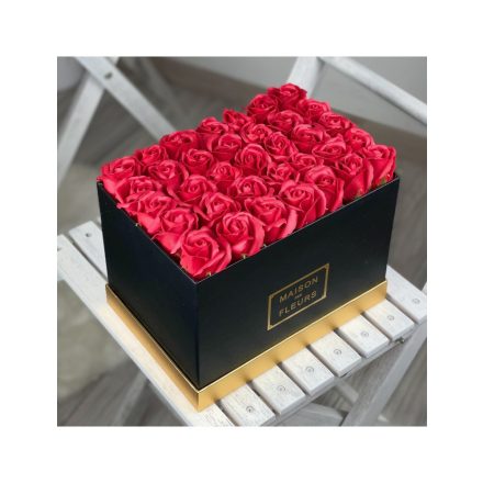 Rózsa-Box Szögletes 35 Szál (Piros/Fekete) 
